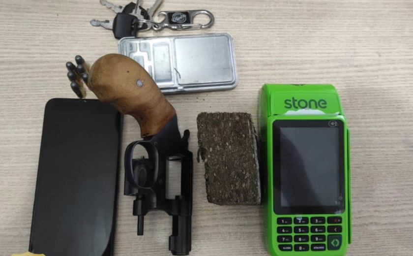 Motoboy é preso em flagrante com arma e droga no Feitosa