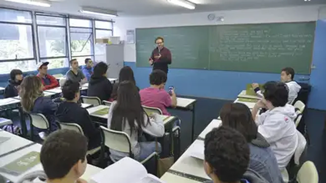 Ano letivo começa sem celulares na sala