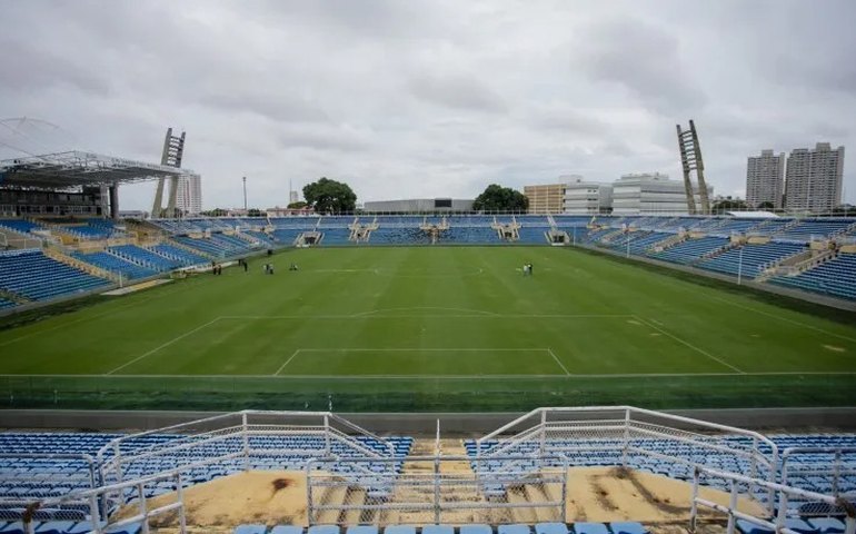 Em busca de reação na Série B, Ceará e CRB se enfrentam nesta segunda-feira, na Arena Castelão