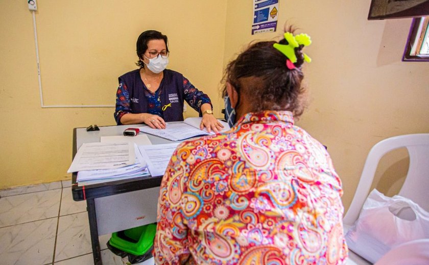 Usuários do Centro Pop passam por consultas médica e odontológica durante ação integrada