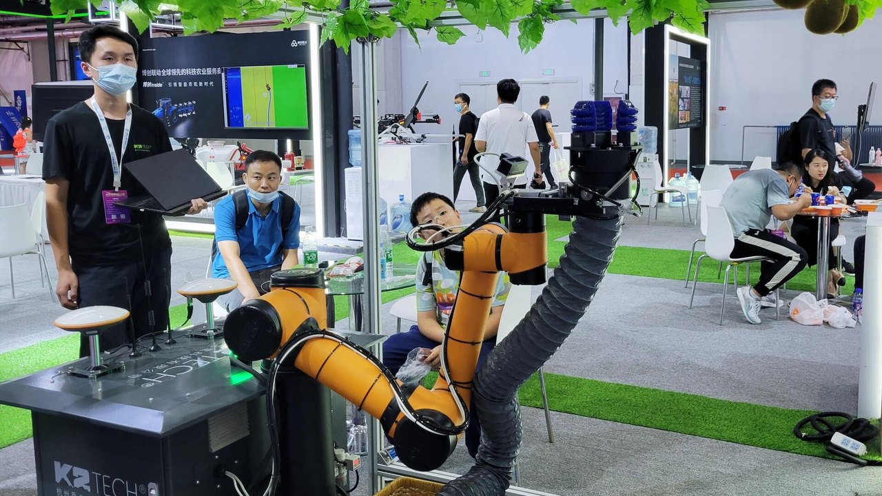 China aposta em robôs agrícolas com IA para enfrentar crise no campo