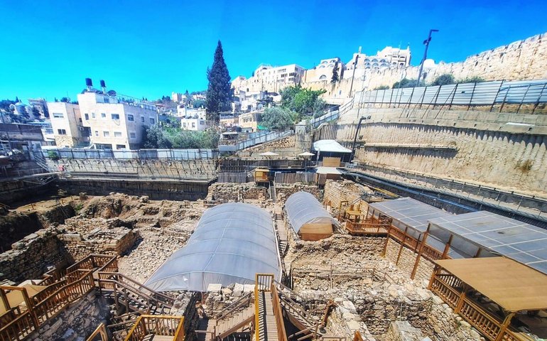 Anel de ouro de 2.300 anos é descoberto em Jerusalém, revelando sua riqueza antiga (FOTOS)
