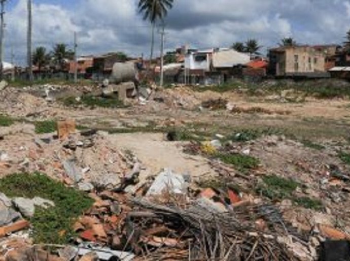 Terrenos baldios são fiscalizados pela Prefeitura de Maceió