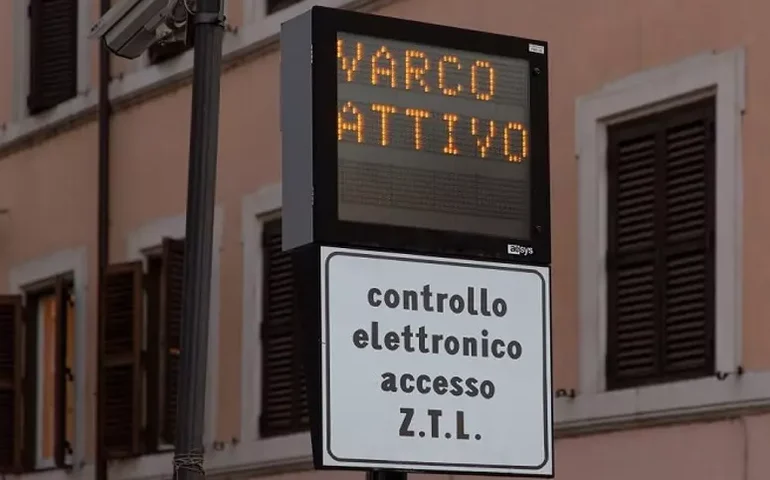 Roma limitará velocidade no centro histórico a 30 km/h