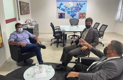 Prefeito Márcio Lima vai ao MPE pedir apoio para acabar com estacionamento irregular de caminhões 