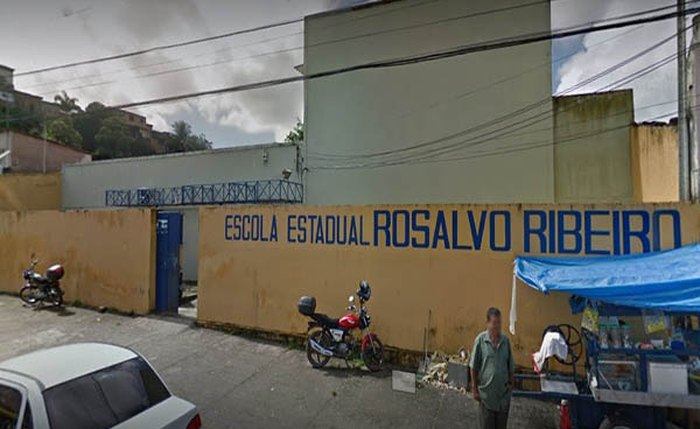 Colégio Rosalvo Ribeiro, em Bebedouro, funcionava como local de votação para a 3a Zona Eleitoral