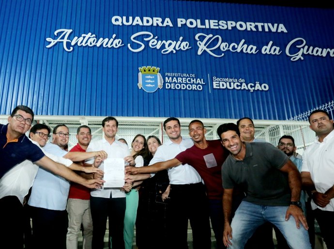 Prefeito Cacau inaugura primeira quadra poliesportiva na Massagueira de Baixo