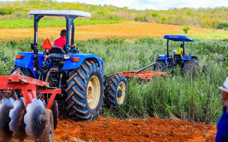 Terra Pronta avança para 7 mil tarefas e já beneficia mais de 900 agricultores familiares em Arapiraca