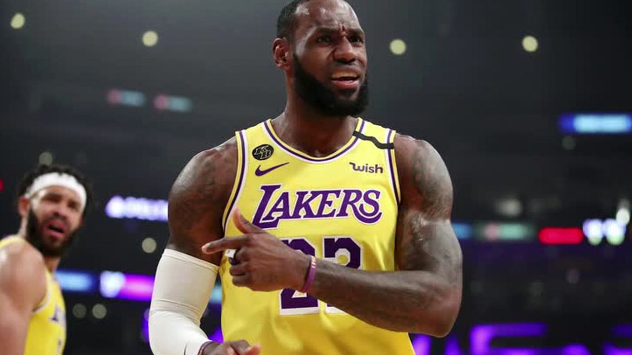 Em péssima noite ofensiva, Lakers perdem para o Thunder na NBA
