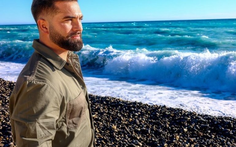 Cantor francês Kendji Girac gravemente ferido em ataque a tiros
Paris, França