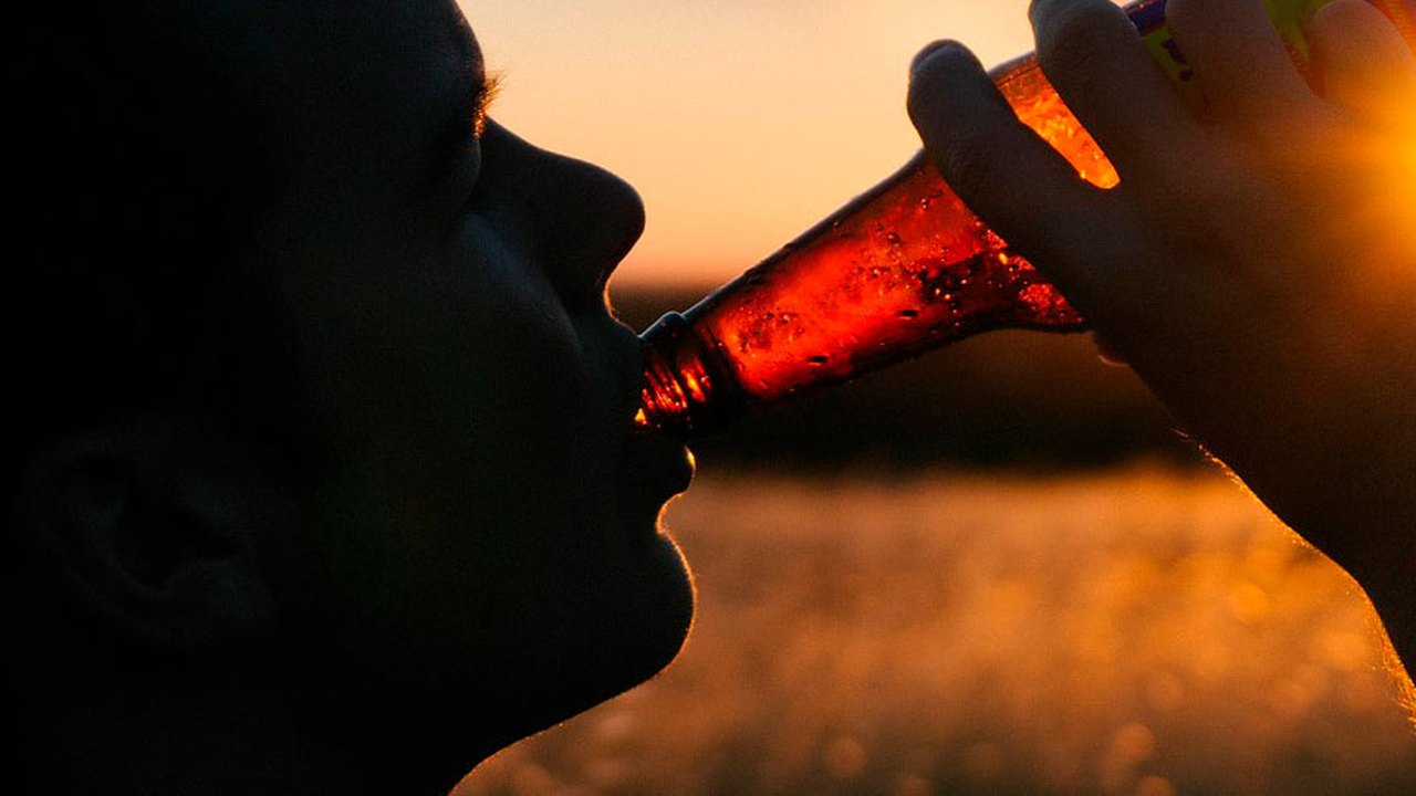 Um em cada dois estudantes escolares experimentou bebida alcoólica em Alagoas, diz IBGE