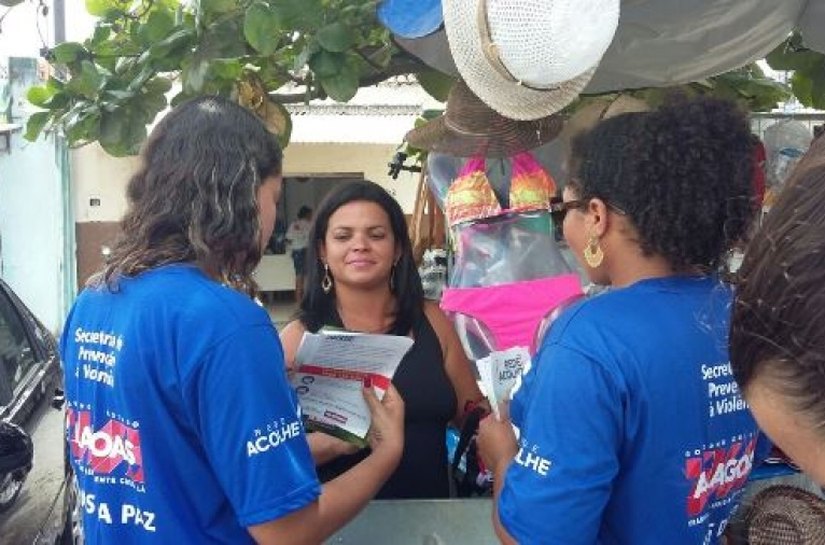 Anjos da Paz fazem busca ativa a dependentes químicos na Feirinha do Tabuleiro