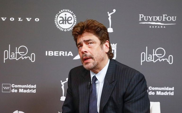Benicio del Toro é homenageado dos Prêmios Platino em Madri
