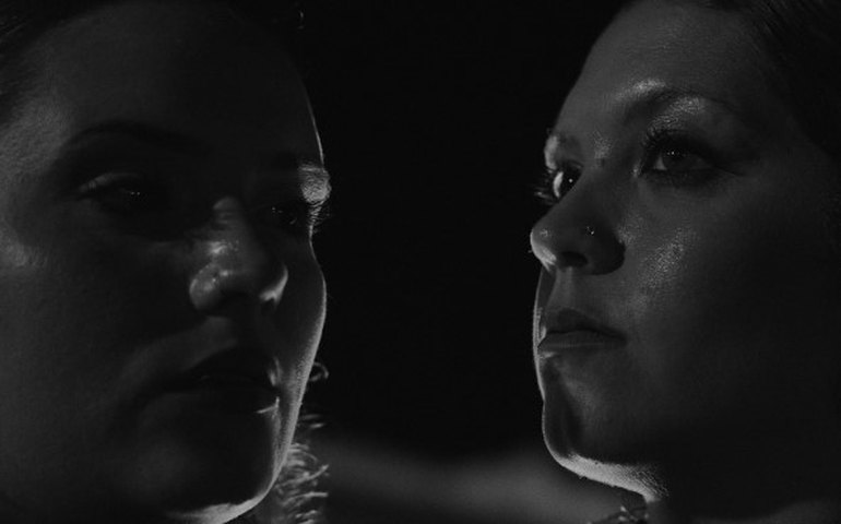 Adriana Santhi lança “Água & Sal” single que celebra cura, conexão e força feminina