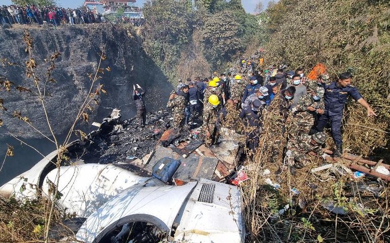 Queda de avião deixa ao menos 68 mortos no Nepal