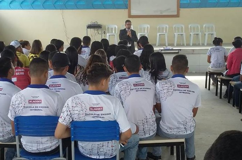 MP leva palestras sobre voto consciente e cidadania a estudantes do Pilar
