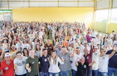 Prefeito Jorge Galvão promove grande adesivaço em apoio a Arthur Lira, Marx Beltrão e Lelo Maia, em Jundiá
