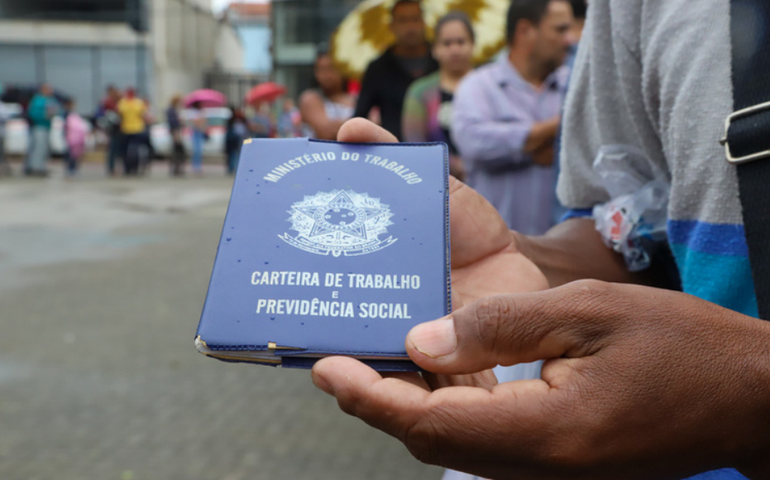 Desemprego diminuiu nos três últimos meses de 2019