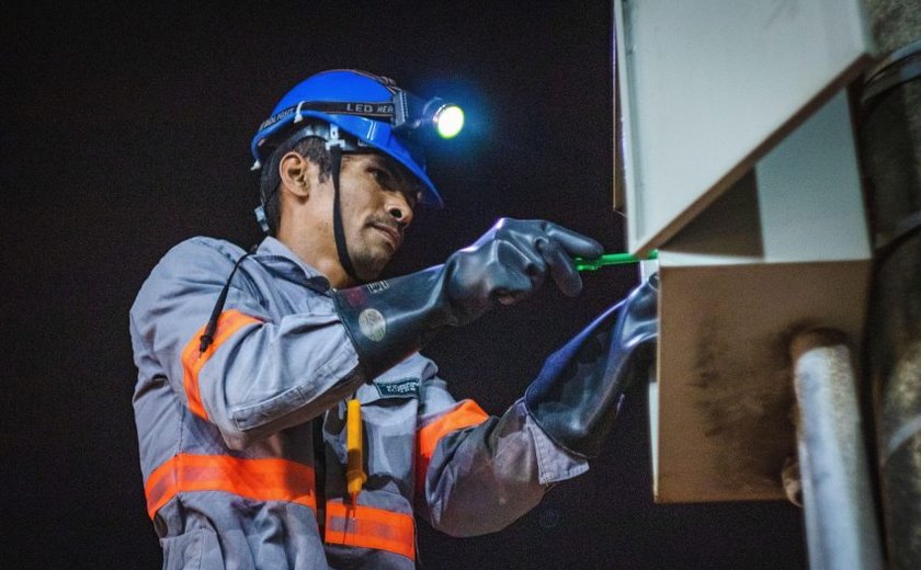 Sima restaura 50 pontos de iluminação em mais um mutirão no Clima Bom