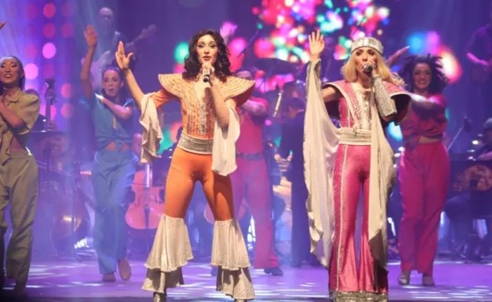 Espetáculo traz os maiores sucessos da banda Abba para o palco do Teatro Gustavo Leite