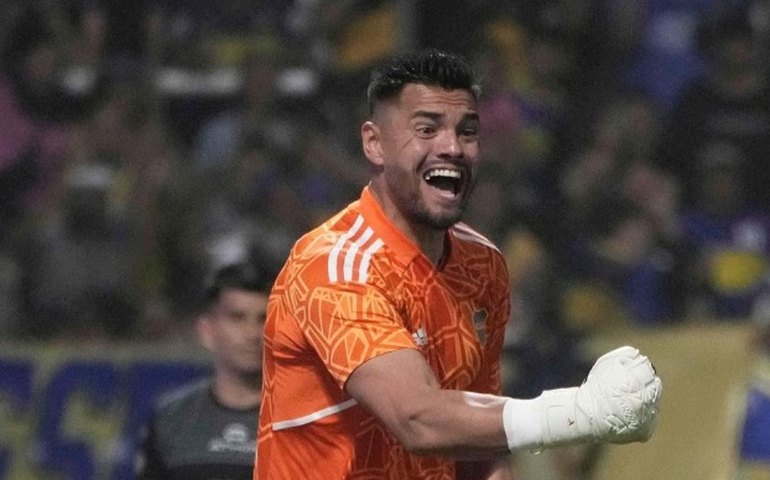 Goleiro do Boca ironiza Palmeiras por campo artificial: 'Gramado sintético é para hóquei'