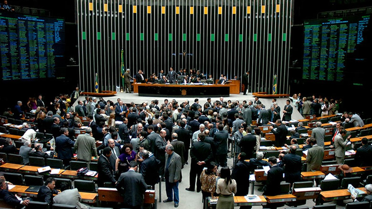 Redução da maioridade penal e correção do FGTS são prioridades da Câmara