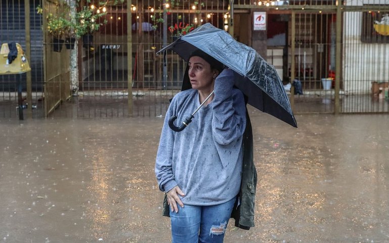 Chuva intensa atinge Sul do país com alerta de temporais