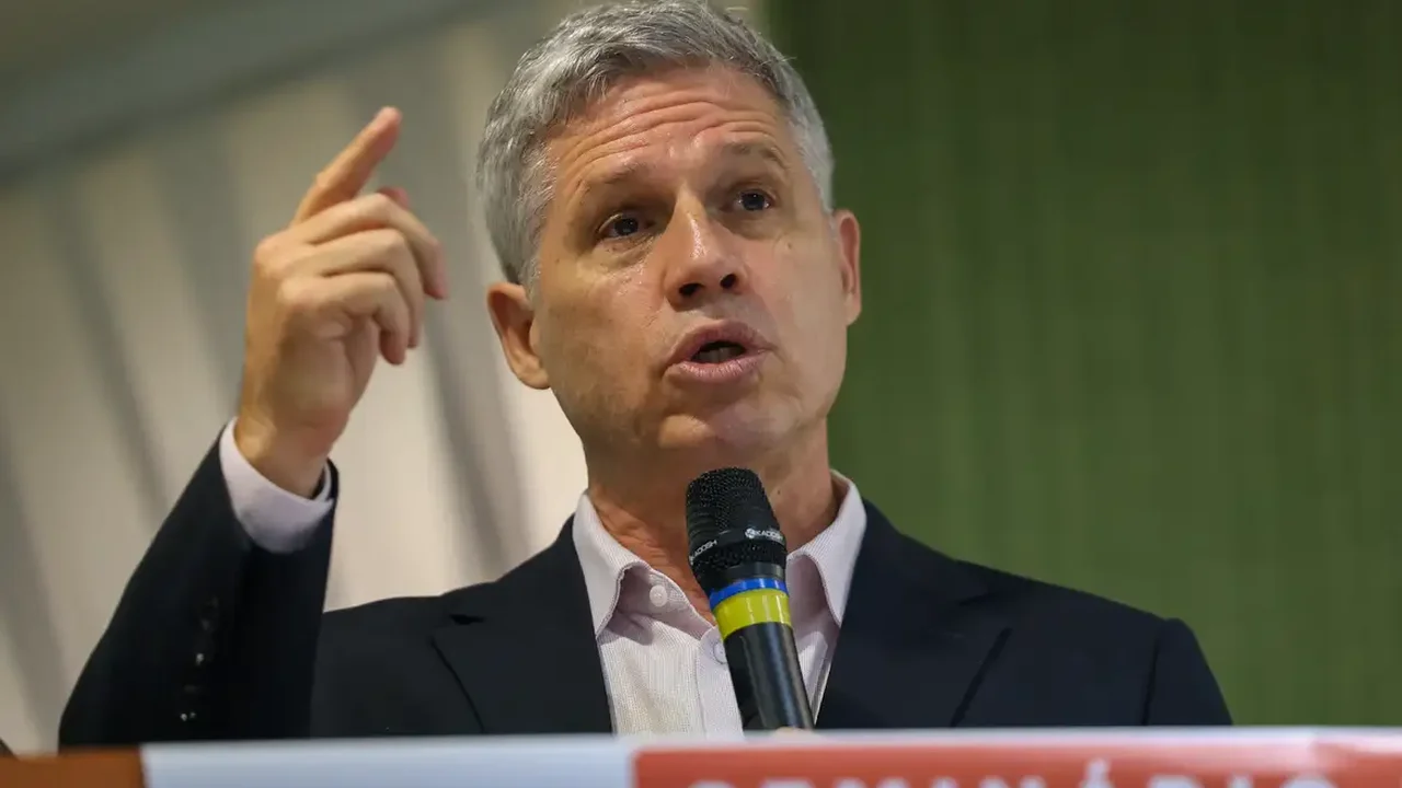 Estamos vivendo um dia histórico, o mundo falar em zerar a fome, diz ministro Paulo Teixeira