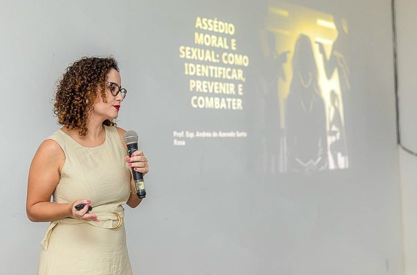 Servidora Andréa Santa Rosa dialoga sobre combate ao assédio na Escola de Governo