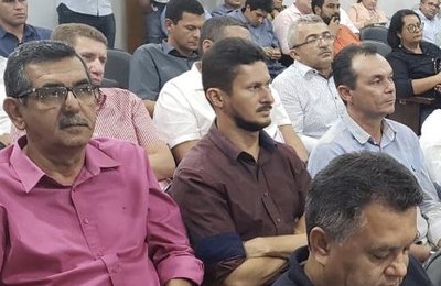 Prefeito participa de encontro para elaboração de plano de melhorias no abastecimento de água em Anadia 