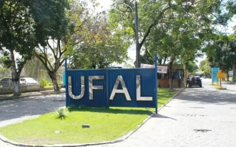 Faculdade de Direito da Ufal retoma aulas presenciais após caso de meningite