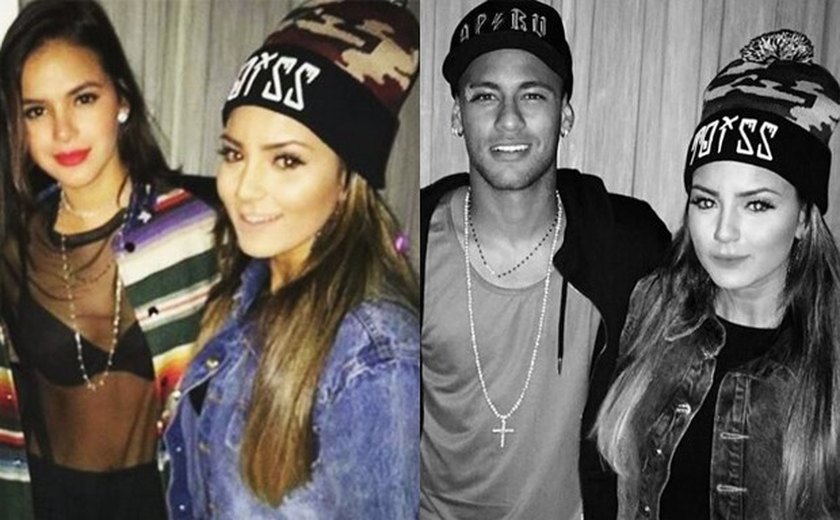 Bruna Marquezine e Neymar curtem festa juntos, mas posam separados com fãs