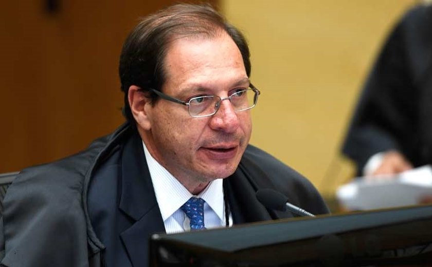 'Bom juiz não se envenena pela paixão e não quer conviver com quem suja a toga', diz Salomão