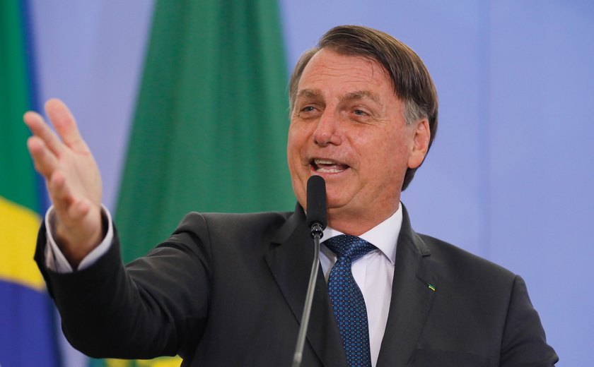 Jair Bolsonaro anuncia redução de R$ 62 bilhões na carga tributária em três anos