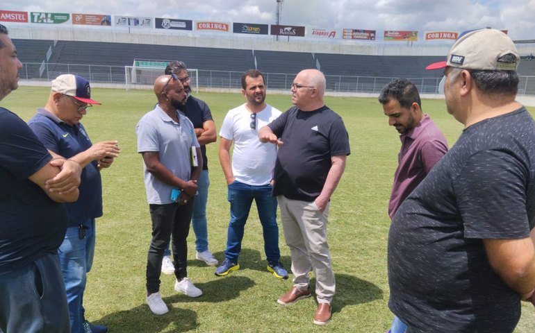 Secretário de Esporte acompanha inspeção técnica da FAF no Municipal de Arapiraca