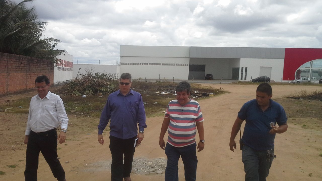 Diretores visitam área para planejar futura base do Instituto de Criminalística em Arapiraca