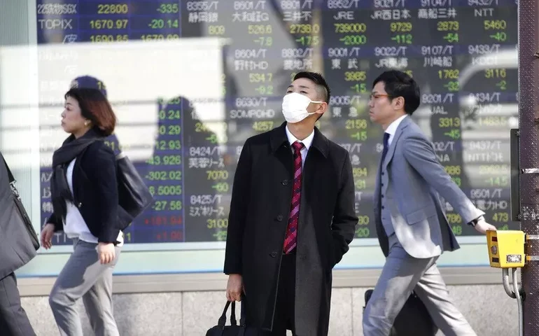 Bolsas da Ásia fecham em baixa, após reuniões sobre Ucrânia e com tombo do SoftBank em Tóquio