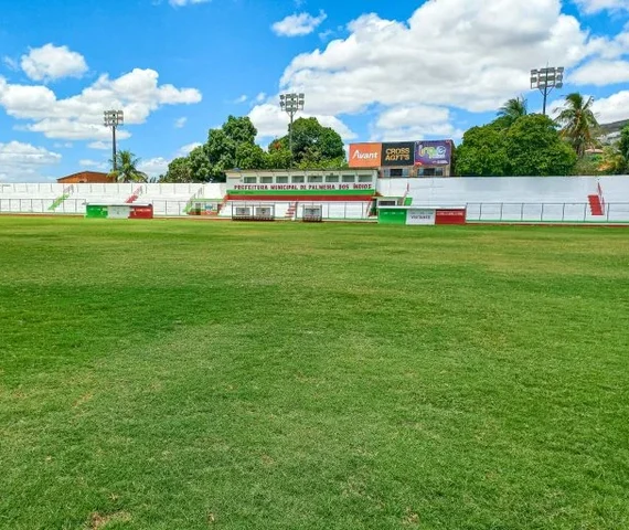 Elenco do CSE cruza os braços e paralisa atividades por atrasos salariais