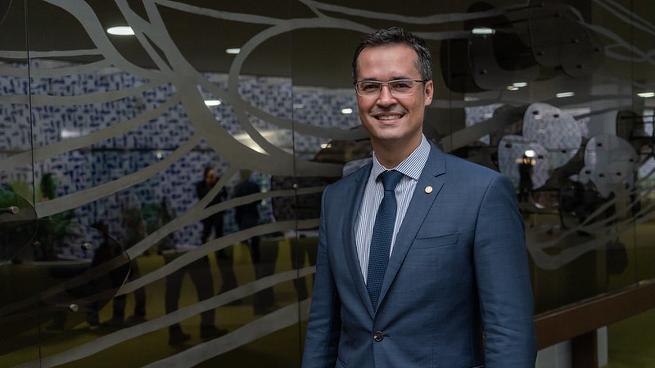 Deltan Dallagnol monta gabinete de crise durante a madrugada
