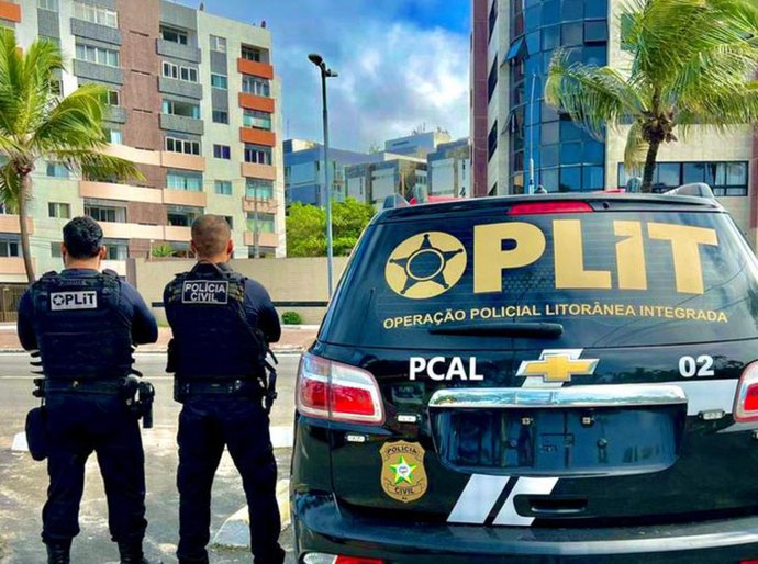 Oplit prende homem por porte ilegal de arma e ameaça em bar na capital