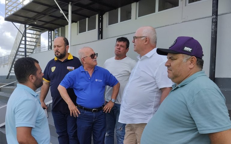Cabines de imprensa são inspecionadas no Municipal antes da estreia do Campeonato Alagoano em Arapiraca