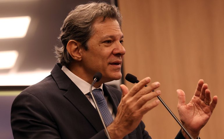 Haddad diz que política fiscal não depende apenas do governo federal