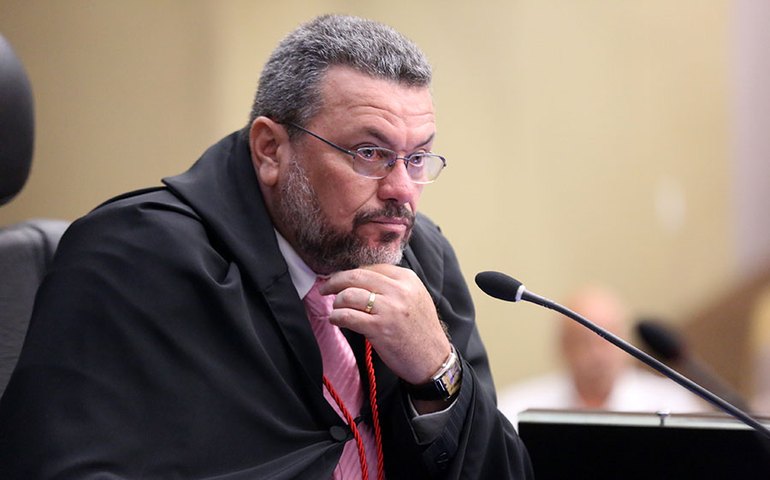 TJ mantém afastamento de vereadora de Joaquim Gomes