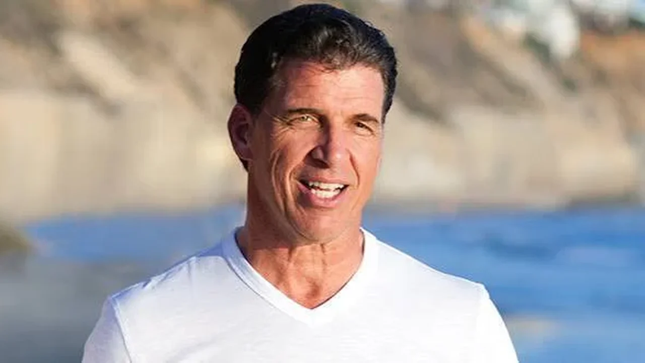 Jogador da NFL Billy Ray Smith Jr. morreu aos 64 anos; família atribui demência à doença ligada ao futebol americano
