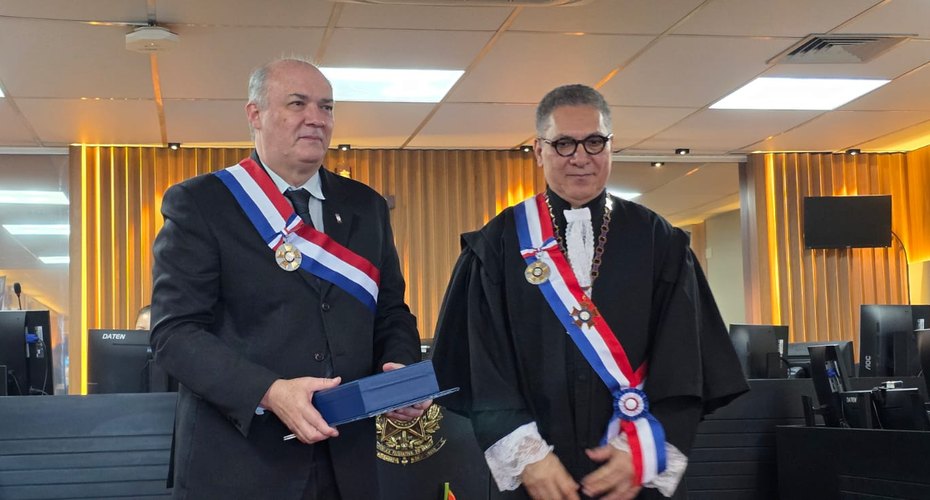 Reitor da Ufal, Josealdo Tonholo recebe Grã-Cruz da Ordem do Mérito do TRT-19