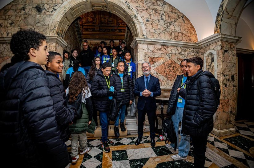 Em Londres, alunos em intercâmbio são recebidos na Embaixada Brasileira