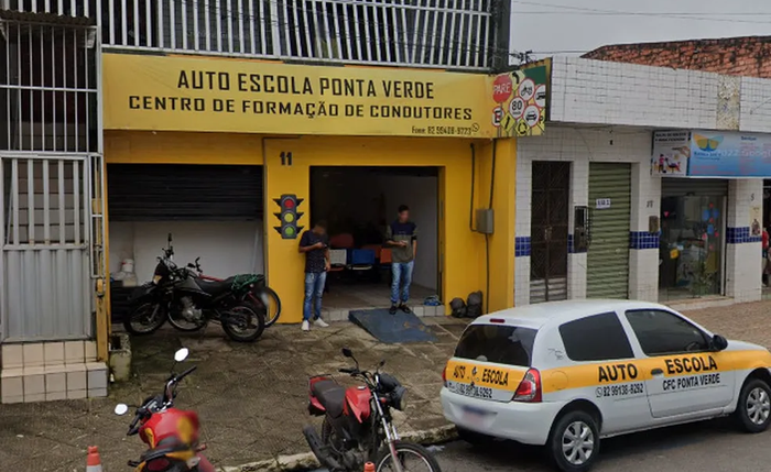 Dono da autoescola teria dito que fechou a escola por ter acumulado várias dívidas
