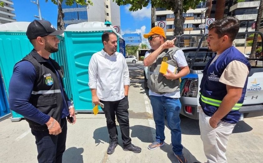 Ambulantes recebem orientações sobre ordenamento na faixa de areia da orla marítima