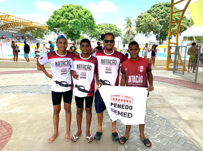 Estudantes representam Penedo em provas do Campeonato Alagoano de Natação