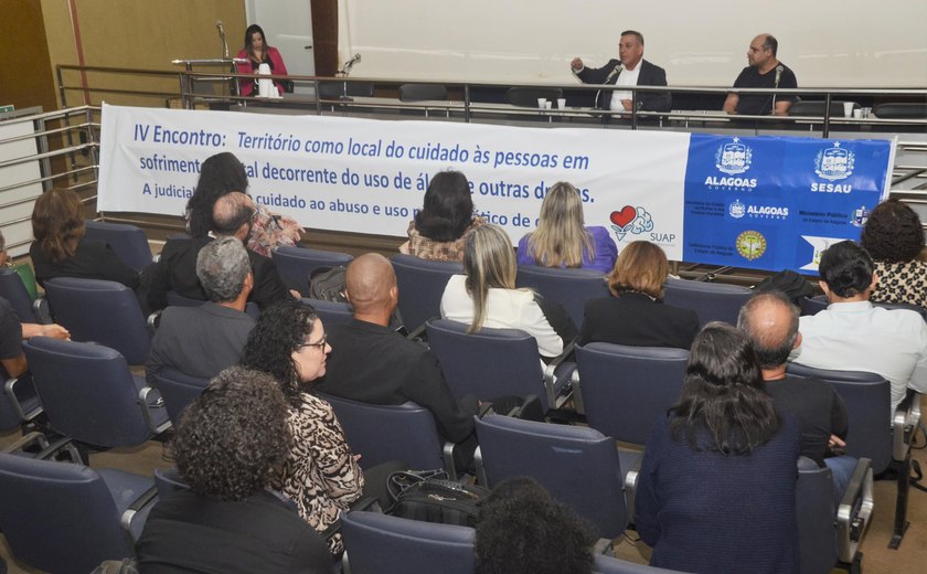 Sesau promove encontro para discutir cuidado aos usuários de álcool e outras drogas